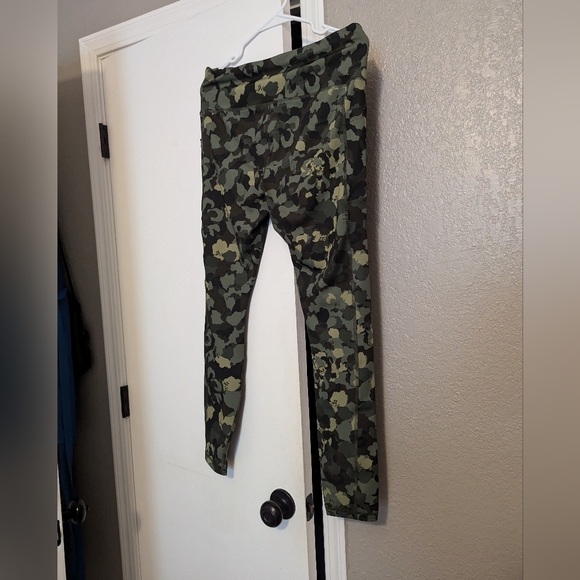 Women's camo workout leggings LG - Picture 4 of 4